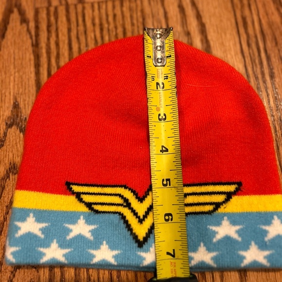 Kids Wonder Woman hat - Picture 2 of 3